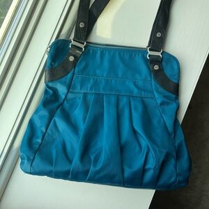 Baggallini Stylish Blue Shoulder Bag